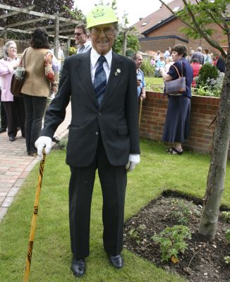 Click to view full size image
==============
02Mg03_015
Alec Smith, who sadly was not to be with us for very much longer.
By Tony Morris
02Mg03_015
Alec Smith, who sadly was not to be with us for very much longer.
By Tony Morris