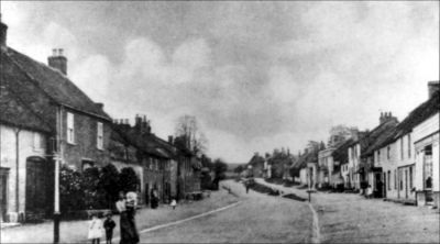 Click to view full size image
==============
03_1WS005_0
Winchester Street looking south c.1920 - no cars
From Jim Stickland & Brian Burgess
03_1WS005_0
Winchester Street looking south c.1920 - no cars
From Jim Stickland & Brian Burgess