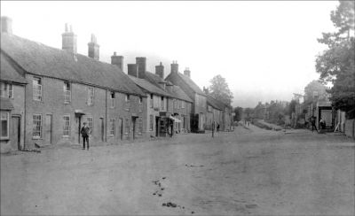 Click to view full size image
==============
03_1WS005_2
Winchester St looking south. Has gas lights but no gutters - guess c.1905
From Jim Stickland
03_1WS005_2
Winchester St looking south. Has gas lights but no gutters - guess c.1905
From Jim Stickland