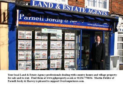 03_1WS007_1
Martin Fielder outside the estate agents - 2007 

By Tony Morris
