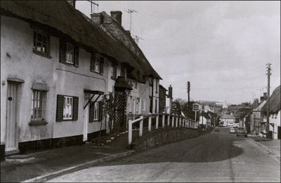 Click to view full size image
==============
03_1WS022_3
Another view down Winchester Street, with a remarkable absence of cars - 1960
From The Greyhound
03_1WS022_3
Another view down Winchester Street, with a remarkable absence of cars - 1960
From The Greyhound