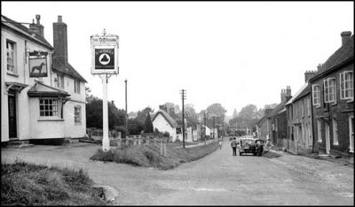 Click to view full size image
==============
03_1WS024_2
The Greyhound c.1950
From Brian Burgess
03_1WS024_2
The Greyhound c.1950
From Brian Burgess