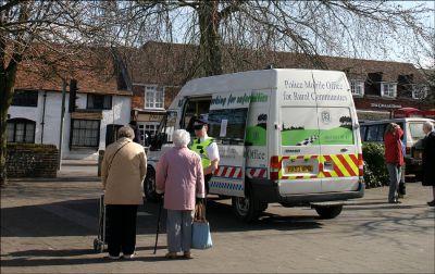 Click to view full size image
==============
03_1WS027_2
The new mobile police station parked at the crossroads with PC Richard Baldwin - March 2006
By Tony Morris
03_1WS027_2
The new mobile police station parked at the crossroads with PC Richard Baldwin - March 2006
By Tony Morris