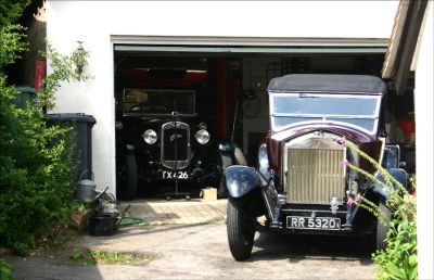 Click to view full size image
==============
03_1WS033_2
Delightful old cars at the side of Pickwicks
By Tony Morris
03_1WS033_2
Delightful old cars at the side of Pickwicks
By Tony Morris