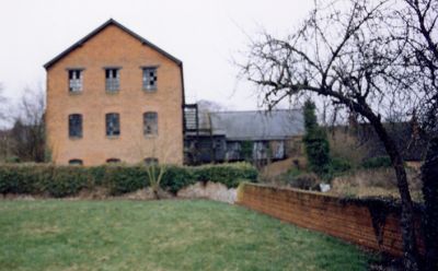 Click to view full size image
==============
04TM01_02_02
View of the mill from the east in November 1986. Note the broken windows and the fire escape on the right hand side.
By Brian Burgess
04TM01_02_02
View of the mill from the east in November 1986. Note the broken windows and the fire escape on the right hand side.
By Brian Burgess