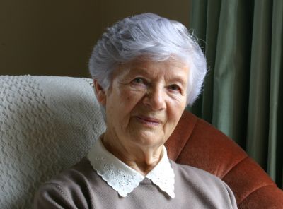 04TM03_02_1
Troudie Holmes December 2007. Troudie came to Overton from Germany in 1949, in response to a job advert, to work at the White Hart. She met Eric Holmes and they married in 1951. Sadly, Eric died some years ago. 

By Tony Morris
