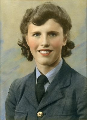 04TM03_03_4
Bill met his wife Hazel while in the RAF. He was based in the Midlands and flew Wellingtons for Transport Command. They had two sons and two daughters. Sadly Hazel died in c.1983 

From Bill Mayell

