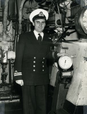 04TM03_04_07
In the engine room of HMS Loch Fyne. Colin served in many parts of the world including Suez and Aden during their respective troubles. 

From Colin Inman
