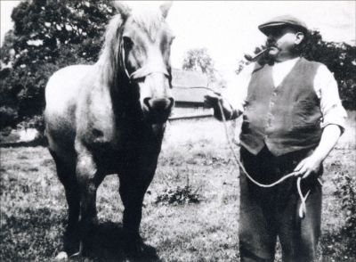 05_2BSCT_013a
Charlie was also a local carrier running a regular carrier service to Newbury and providing a service between the village and the station. He also bought New Forest ponies and broke them in for onward sale. He died in 1947 as a result of trying to lift his horse when it fell. Many thanks to Charlie's grandson, Lynton Bond for much of this information. 

From Bob Reid
