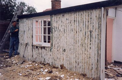 05_2BSCT_017
The original roof and exterior walls had been clad with corrugated iron, with the walls then rendered. Interesting that it had lasted for over 70 years. 

From Bob Reid
