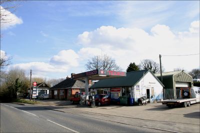 Click to view full size image
==============
07_2BD001_2
Berrydown Garage with its petrol pumps closed. This was the last garage in and around Overton selling petrol - 2005
By Tony Morris
07_2BD001_2
Berrydown Garage with its petrol pumps closed. This was the last garage in and around Overton selling petrol - 2005
By Tony Morris