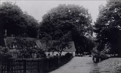 08_2QH002_01
The mill at Quidhampton c.1920s. The Domesday Book of 1086 records a mill on this site. 

From Brian Burgess
