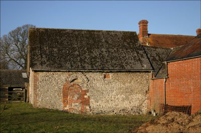 08_2QH004
Remains of an arch in the wall at Quidhampton - all that remains of an old chapel - photographed in 2006 

By Tony Morris

