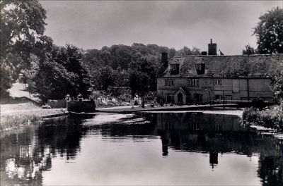 09PO002_1
Henri took British citizenship and changed his name to Henry. He served an apprenticeship as a paper maker and began making paper at Bere Mill in Freefolk in 1712. This photograph of the mill was taken c.1907 

From The White Hart Hotel
