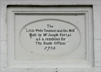 09PO005_2
This plaque on the front of the cottage declares its origin - photographed 2006. 

By Tony Morris
