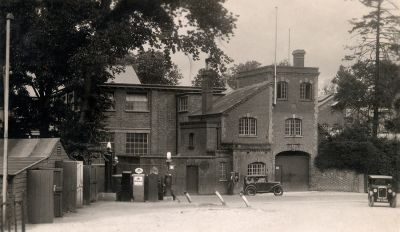 09PO016
With cars becoming more popular a petrol station was opened opposite the Mill - 1935 

From Brian Burgess
