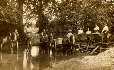09PO024_2
Station Road c.1926 - collecting gravel for the Mill 

From Brian Burgess
