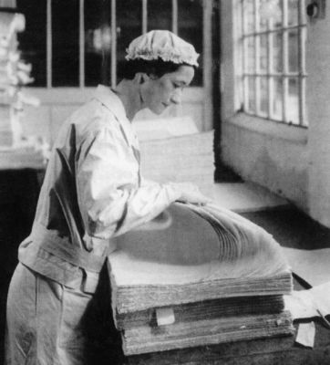 09PO032_2
Sally Switzer, Laverstoke Mill worker c.1950 

From English Heritage
