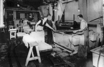 09PO032_3
Inside Laverstoke Mill showing Les Reddings in the centre - c.1950 

From English Heritage
