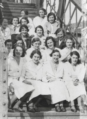 09PO034_3_1
Mill girls posing on the footbridge at the station. The bridge leads to a side entrance to the mill. 

From Lynton Bond

