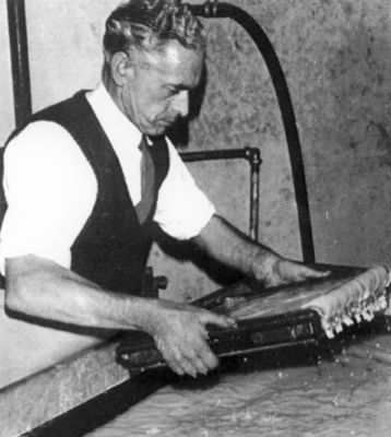09PO035
Bill Barnett (known as Scrig) - hand paper maker - Spring 1968 

From Portals Newsletter
