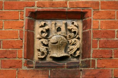09PO040_03
The Portals coat of arms over the main gate at Laverstoke mill 

By Tony Morris
