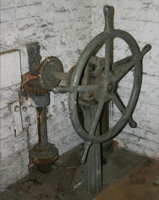 09PO040_12
The mechanism for raising/ lowering the main sluice gate 

By Tony Morris
