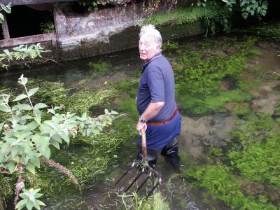 12TT041_1_2
Even though the mill at Laverstoke is now closed the river still needs to be maintained. Dave Baker is shown here working on weed control. 

From Janice Stott

