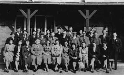 10_1SR006_05
Pub outing - outside The Old House at Home c.1951 

From Marion Bentley
