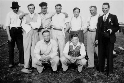 10_1SR006_06
Jubilee tug o'war team from The Old House at Home - 1935? 

From Mary Gunn
