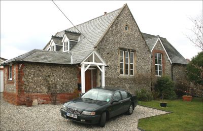 10_3RL009_1
The former school and Youth Hostel - now a private residence - photographed in 2006 

By Tony Morris
