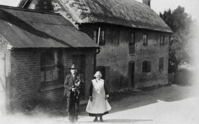 10_3RL011_0
The Fairclose Inn in the mid 1930s showing the great grandparents of Dave Lancaster - Charles Lancaster (born 1861)& Mary Ann Lancaster (nee Alexander) - plus their dog 

From Janice Stott
