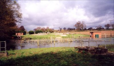 Click to view full size image
==============
11TO001
The floodwaters stretched past The Beach Arms to the sewage works just the other side of the railway arch.
By Chris Tyler
11TO001
The floodwaters stretched past The Beach Arms to the sewage works just the other side of the railway arch.
By Chris Tyler