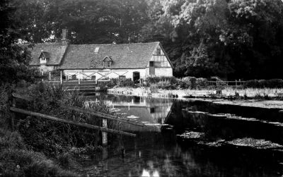 11TO030_1
Quidhampton Mill 1924 

From Brian Burgess
