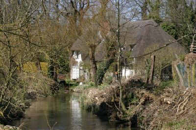 12TT024_3
The pretty thatched cottage by the bridge in Bridge Street - April 2006 

By Tony Morris
