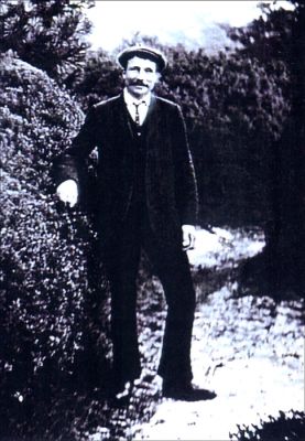 Click to view full size image
==============
13_2TL001_03
Tom Shadwell (1883 - 1917)
From the book "Shadwells"
13_2TL001_03
Tom Shadwell (1883 - 1917)
From the book "Shadwells"
