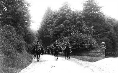 13_5RH004
Soldiers marching on Rotten Hill c.1910. They would probably have been on their way to the rest camp at Quidhampton before travelling on to Aldershot 

From Brian Burgess
