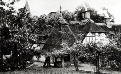 13_7FF001
Manor Cottages at Freefolk - built by Lord Portal in 1939. They replaced earlier old cottages on the same site. 

From Frank Smith
