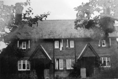 13_8SW010_07
Sapley Cottages where Don Lutring and Jack Gardner lived. In 1976 the cottages were converted into a single residence called Sapley House.

From Valerie Joynt
