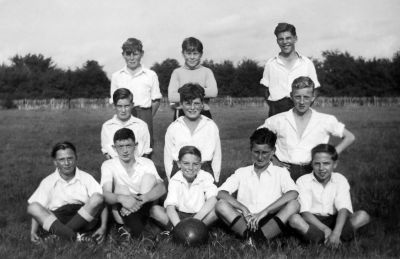 14_2OR04_2
Overton Boys FC at Town Meadow in 1949. Back row LtoR: Colin Dennison; Roy Lambden; Robert Taylor. Middle: ?; Eric Smith; Geoffrey Kemp. Front: Brian Turnbull; John McCann; Alfred Benham; Alan Blew; Gordon Roe 

From John McCann
