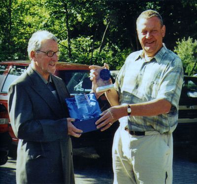 14_2OR15
Ken Hogan (R) and William Schoemer in Euskirchen in June 2002. They had a personal friendship out of which grew the relationship between the two football clubs, Overton Boys FC and ETSC Euskirchen 

From the ORC
