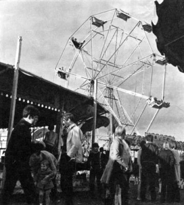 Click to view full size image
==============
15_1OC001_11
Overton fair summer 1969 - from Portals magazine provided by Ray Peters
By Don Bradshaw
15_1OC001_11
Overton fair summer 1969 - from Portals magazine provided by Ray Peters
By Don Bradshaw
