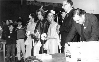 15_1OC002_03_05
This looks like the Junior Carnival Queen and her 2 attendants. Solly Kersley is on the microphone and on the right is Janice's dad, Stan Stott. Stan was a major player in organizing the village carnivals and many other village events including Remembrance Day. Picture taken in 1960's 

Photo from Janice Stott

