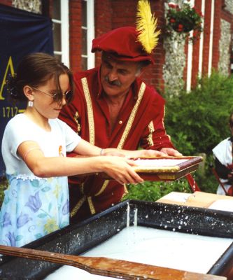 Click to view full size image
==============
15_2SF001_14
Paper making
By John Thomas
15_2SF001_14
Paper making
By John Thomas