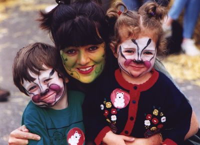 Click to view full size image
==============
15_2SF001_41
Tracy nee Clark & kids
By Janice Stott
15_2SF001_41
Tracy nee Clark & kids
By Janice Stott