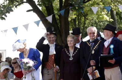 15_2SF003_1_02_01
Sir Jonathan Portal performed the opening ceremony accompanied by Lady Louisa Portal. The Mayor and Mayoress of Basingstoke Cllr and Mrs George Hoed attended as guests 

By Tony Morris
