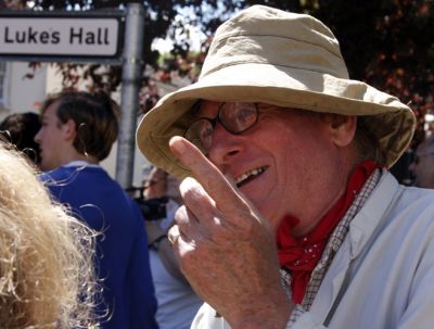 Click to view full size image
==============
15_2SF003_1_02_04
Humphrey Miller enjoying the show
By Tony Morris
15_2SF003_1_02_04
Humphrey Miller enjoying the show
By Tony Morris