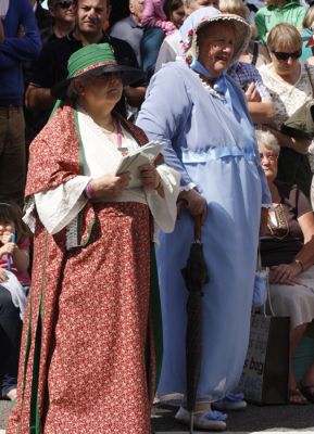 Click to view full size image
==============
15_2SF003_1_02_07
Irene Tungate (in blue)
By Tony Morris
15_2SF003_1_02_07
Irene Tungate (in blue)
By Tony Morris