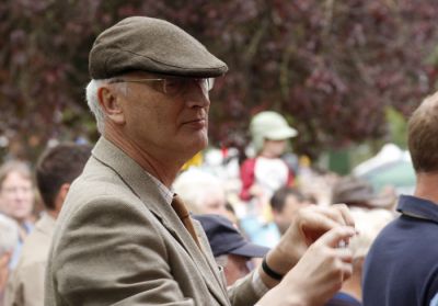 Click to view full size image
==============
15_2SF003_1_05_16
Sir George Young, our local MP, seemed to enjoy the performance; although not tempted to dress up in Regency costume.
By Tony Morris
15_2SF003_1_05_16
Sir George Young, our local MP, seemed to enjoy the performance; although not tempted to dress up in Regency costume.
By Tony Morris