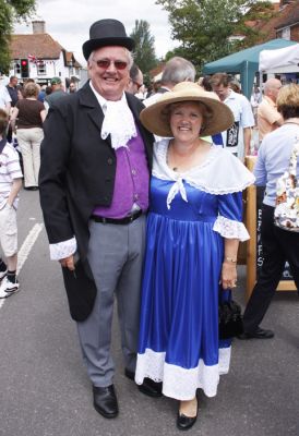 Click to view full size image
==============
15_2SF003_1_08_08
It was really pleasing to see how many people dressed up for the occasion. Another happy Regency couple.
By Tony Morris
15_2SF003_1_08_08
It was really pleasing to see how many people dressed up for the occasion. Another happy Regency couple.
By Tony Morris